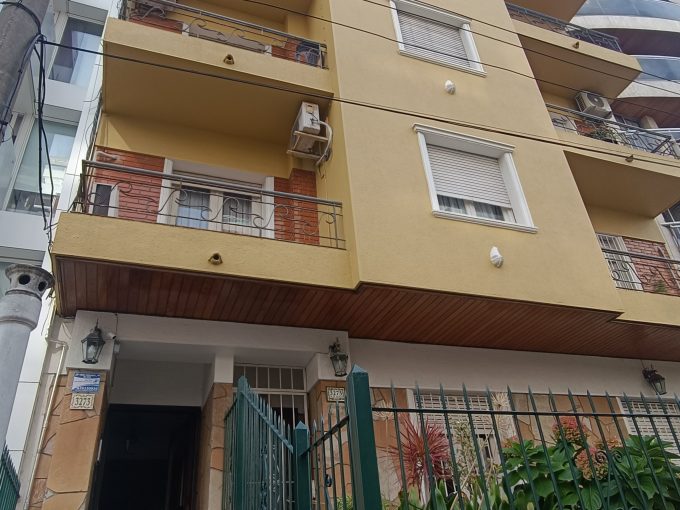 Excelente al frente con balcón sobre 26 de marzo esq. Buxareo