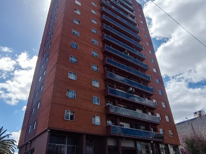 EXCELENTE AL FRENTE SOBRE RAMBLA 7 MO PISO