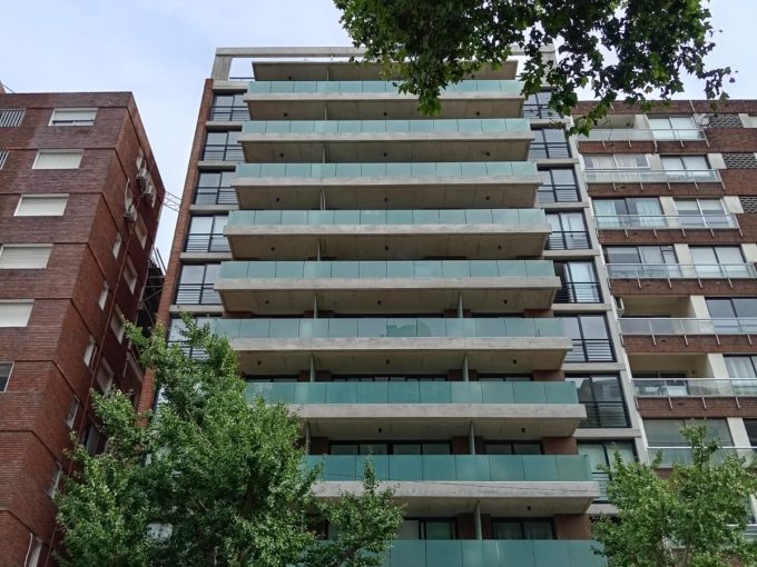 EXCELENTE A ESTRENAR AL FRENTE AMPLIA TERRAZA ACEPTA PRESTAMO