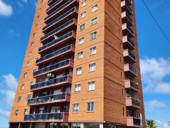 EXCELENTE SOBRE RAMBLA AL FRENTE CON BARBACOA Y SALON DE EVENTOS