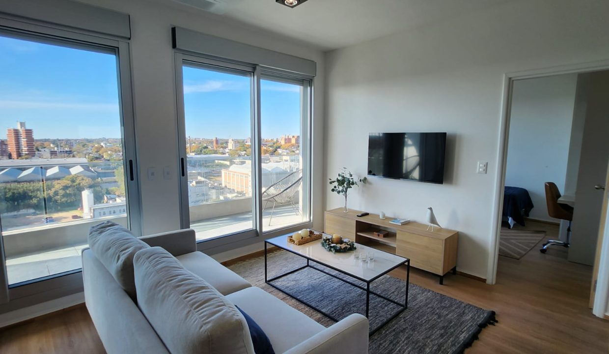 e721e776-5b40-4972-ae61-995d7da1b57b